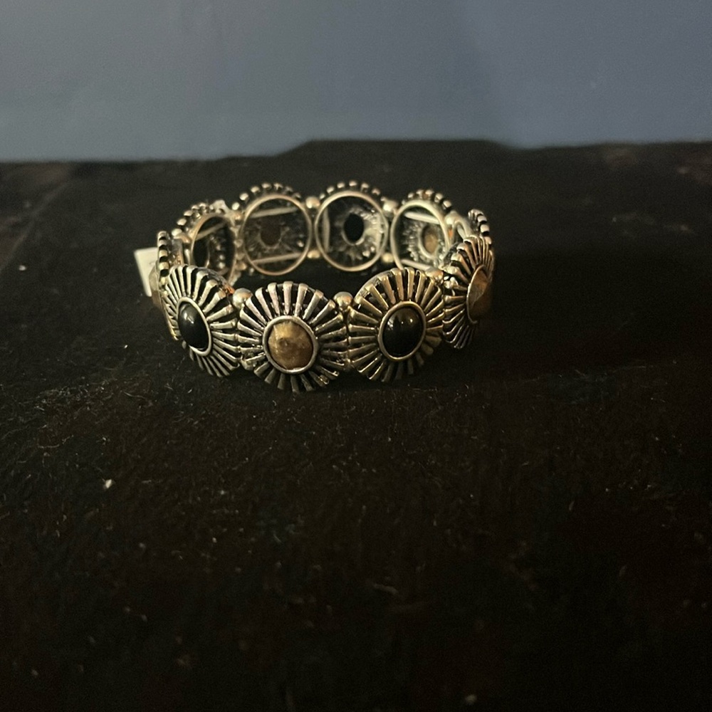 Chic Versatility: Silver Stretchy Bracelet with Assorted Stones